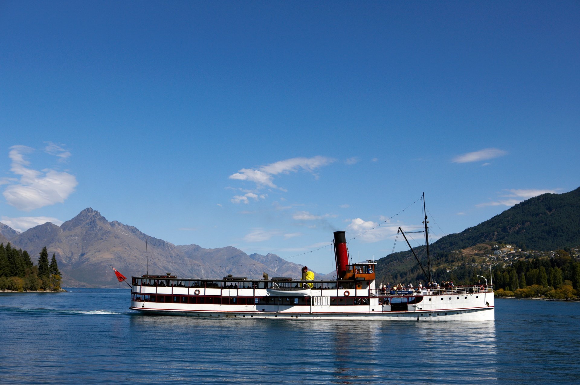 Crowne Plaza Queenstown by Ihg, an IHG Hotel - TSS Ernslaw's  approach to Queenstown's wharf