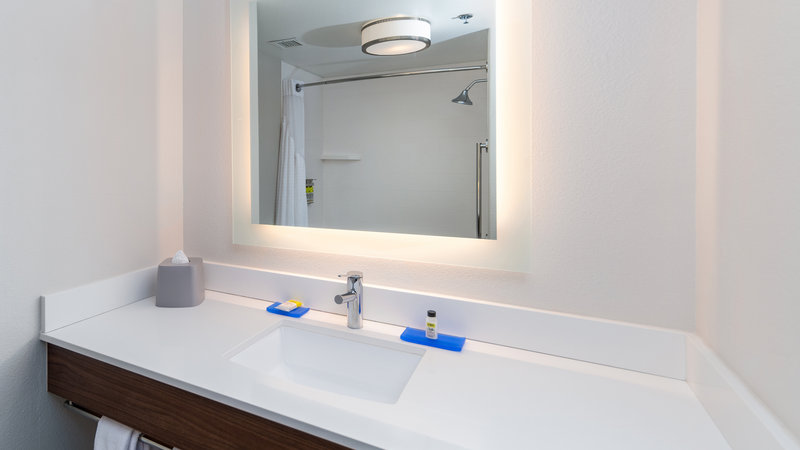 HOLIDAY INN EXP STES DINUBA