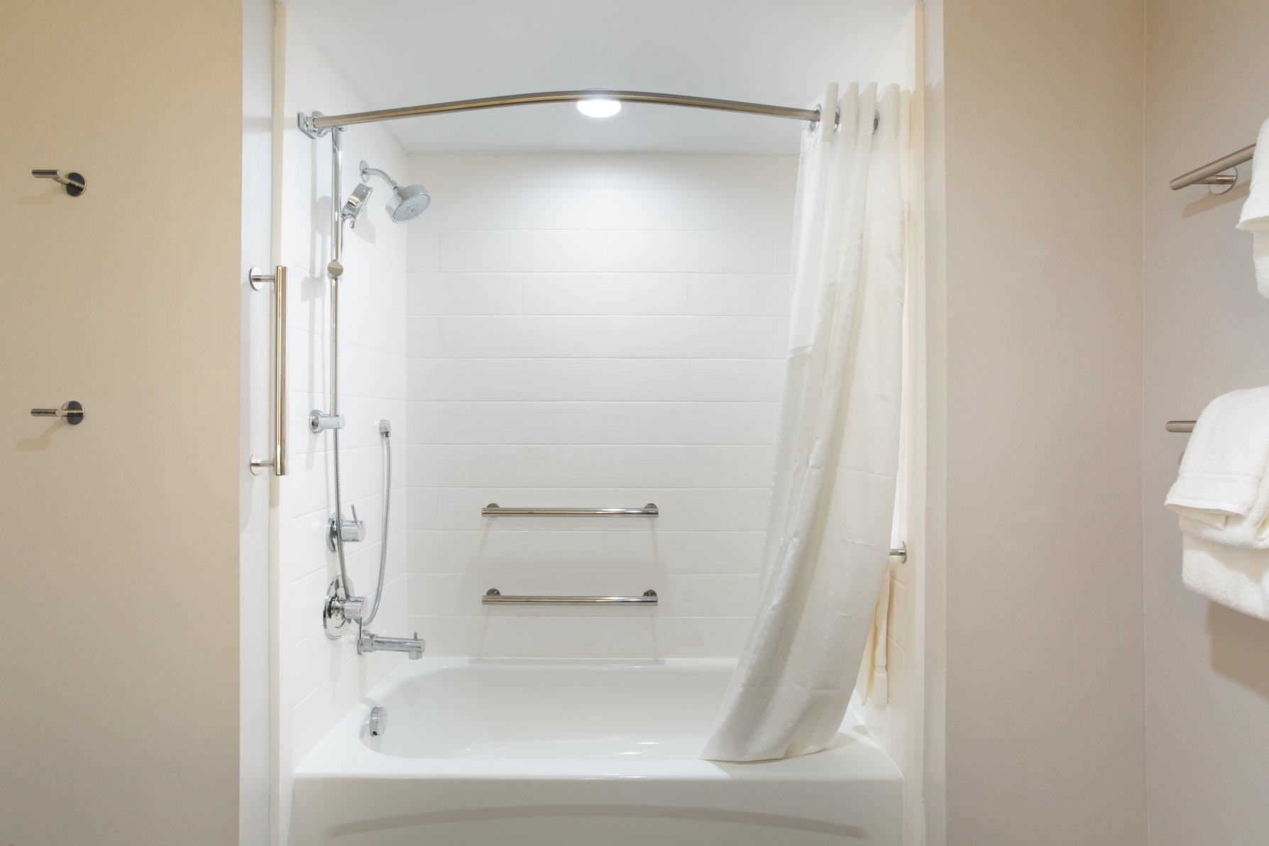 Holiday Inn Express Hotel & Suites Morehead Room Type - 2 Queen Beds Standard Comm Access Tub