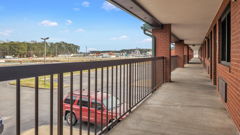 MH Suites Less Emporia VA Two Double Bed Exterior Walkway