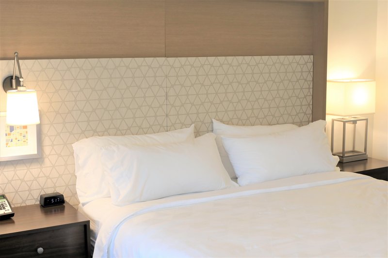 1 KING BED STANDARD NON SMOKING