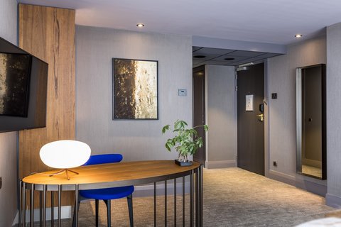Hotel Okura Amsterdam Panorama Room Bedroom Bureau