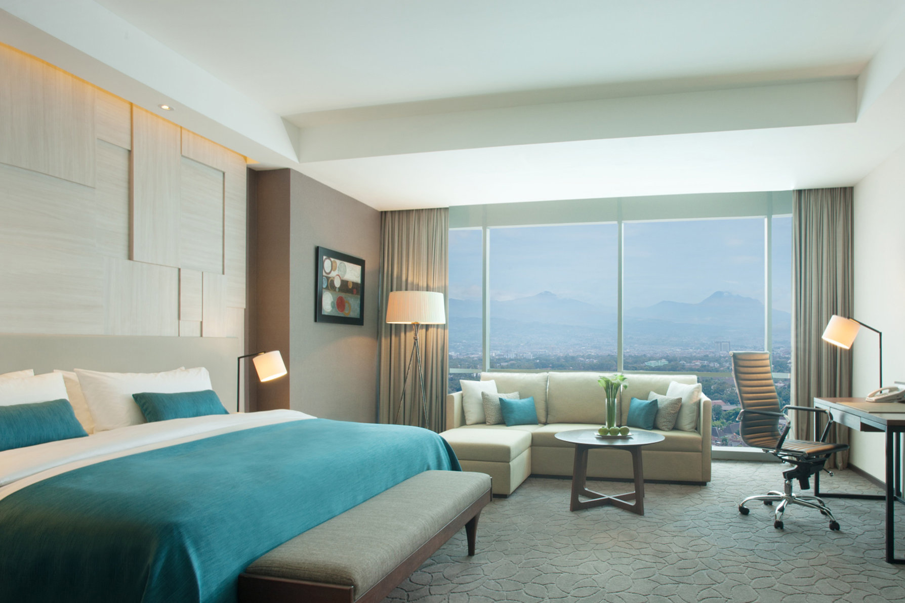Crowne Plaza Bandung, an IHG Hotel Room Type - 1 King Junior Suite Lounge Access