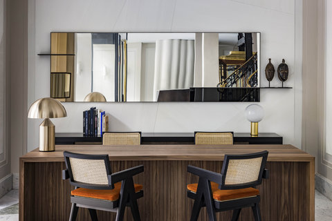 Concierge desk