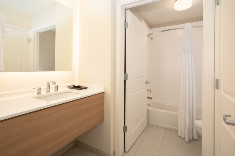 1 QUEEN BED STUDIO SUITE NON SMOKING