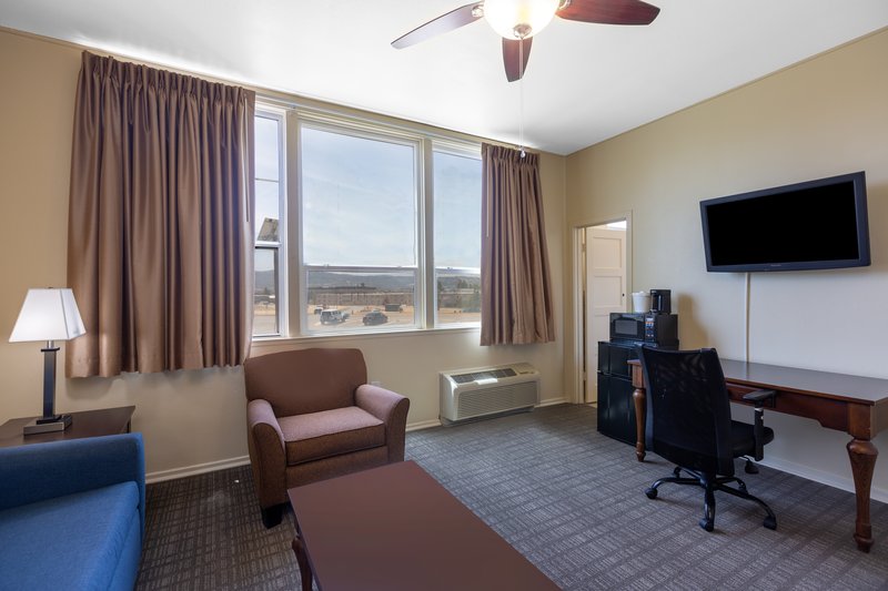 1 BEDROOM 1 BED SUITE