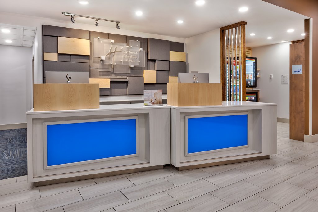 Front desk open 24/7