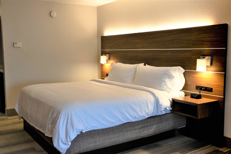 HOLIDAY INN EXP SUITES DOUGLAS