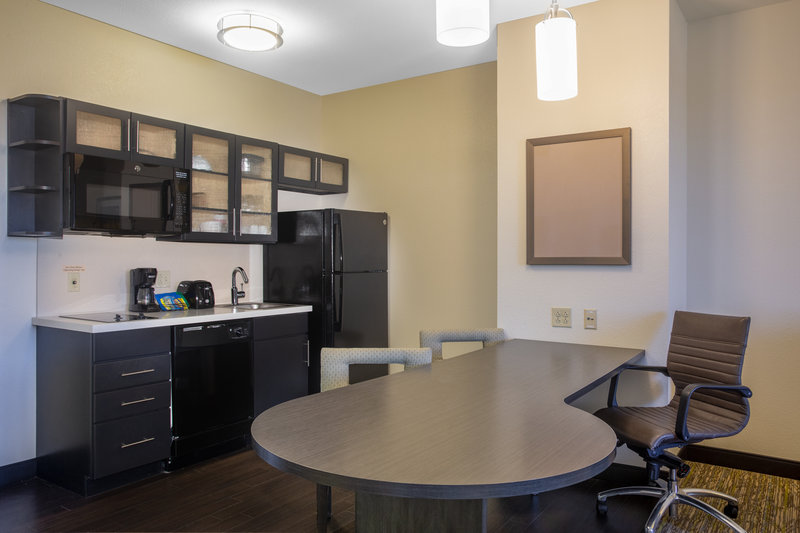 Candlewood Suites – Military Bldg. 2020 on F L W