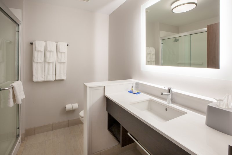 Holiday Inn Express Fall River North