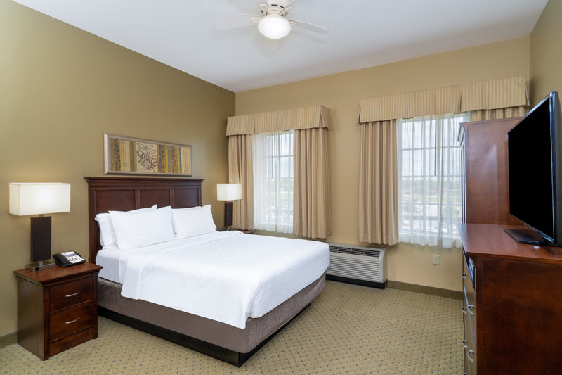 Holiday Inn Express – Military Abrams Hall