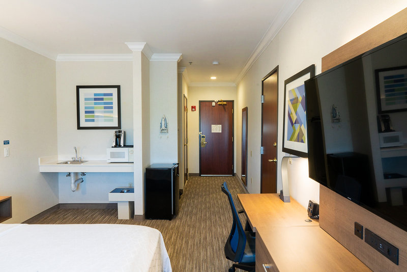 Holiday Inn Express and Suites Davis – University Area