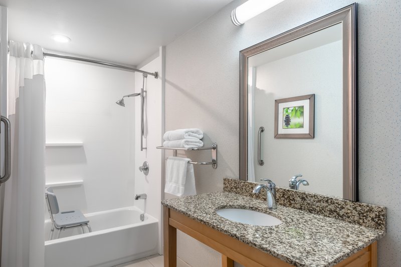 KING EXEC MOBILITY ACCESSIBLE TUB NOSMK