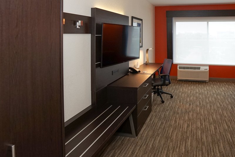 Holiday Inn Express and Suites Aurora – Anischutz Campus Area