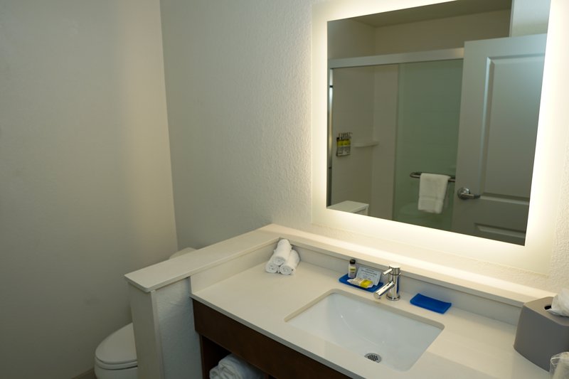 Holiday Inn Express and Suites Aurora – Anischutz Campus Area