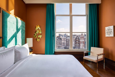 Deluxe Suite - Bedroom