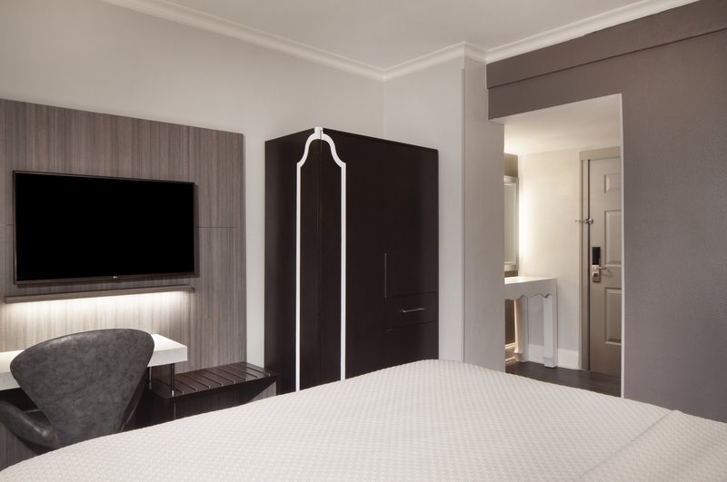 ONE KING BED NONSMOKING