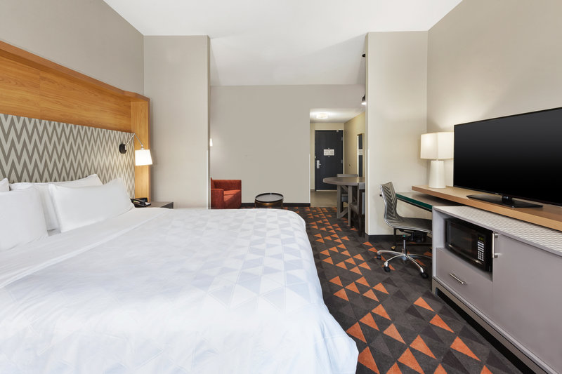 HOLIDAY INN EXP HOTEL AND STES