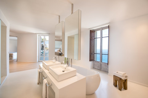 Mar Blau Signature Suite