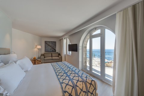 Mar Blau Signature Suite