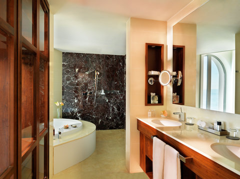 Bathroom Lighthouse Suite