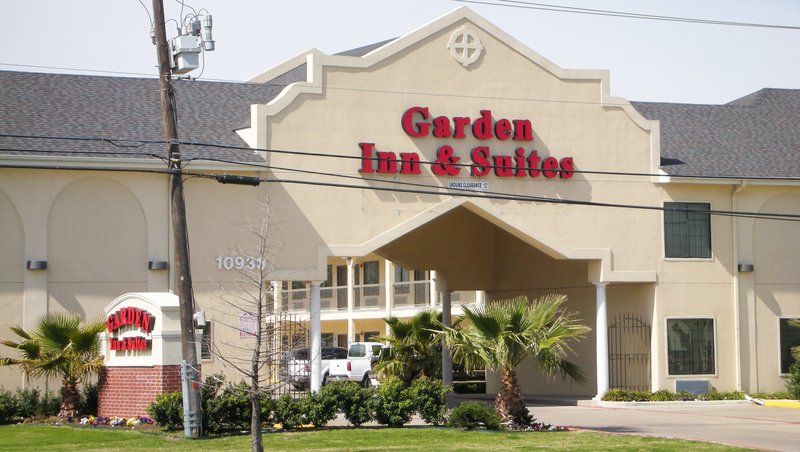 MH Garden Innand Suites Dallas TX Exterior