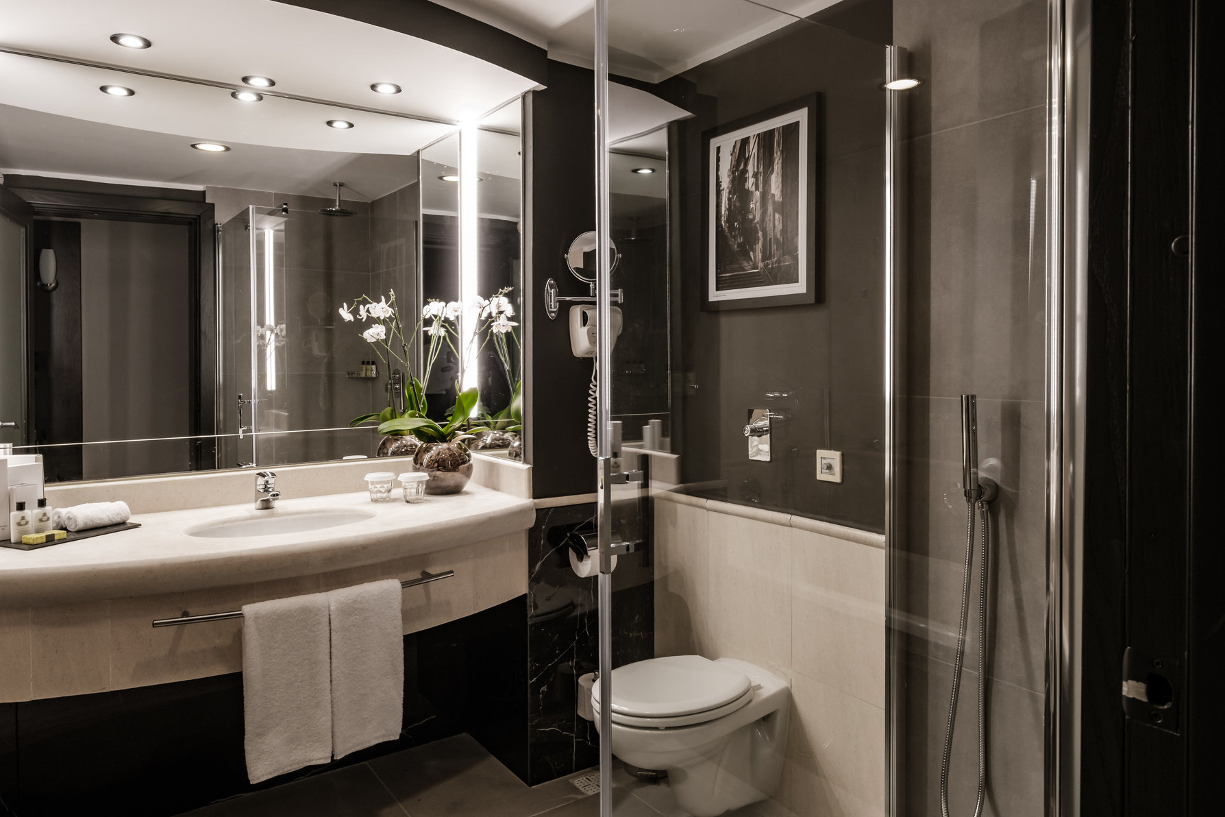 InterContinental Malta Room Type - Premium King Room with City View - Opal Lounge Access InterContinental Malta Room Type - Premium King Room with City View - Opal Lounge Access