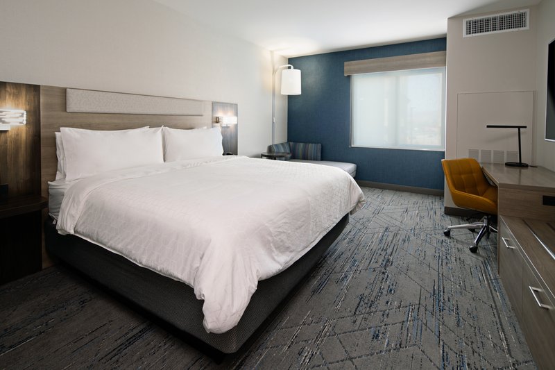 Holiday Inn Express and Suites Valencia – Santa Clarita