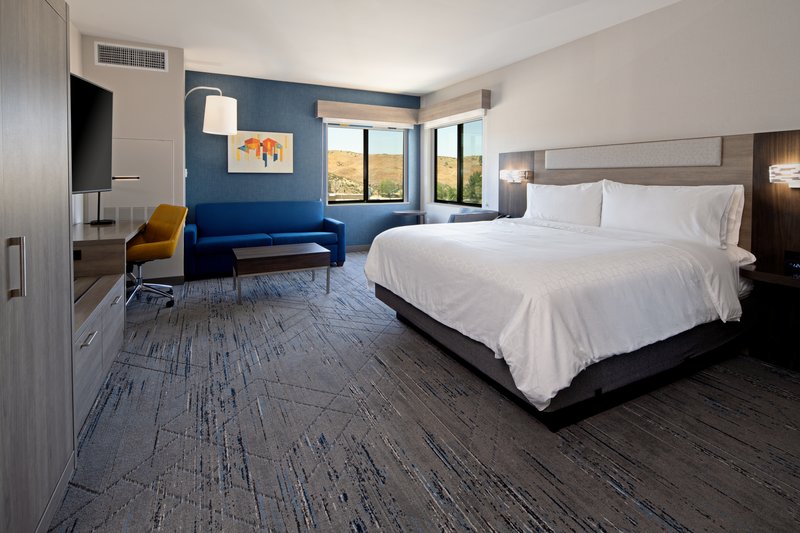 Holiday Inn Express and Suites Valencia – Santa Clarita