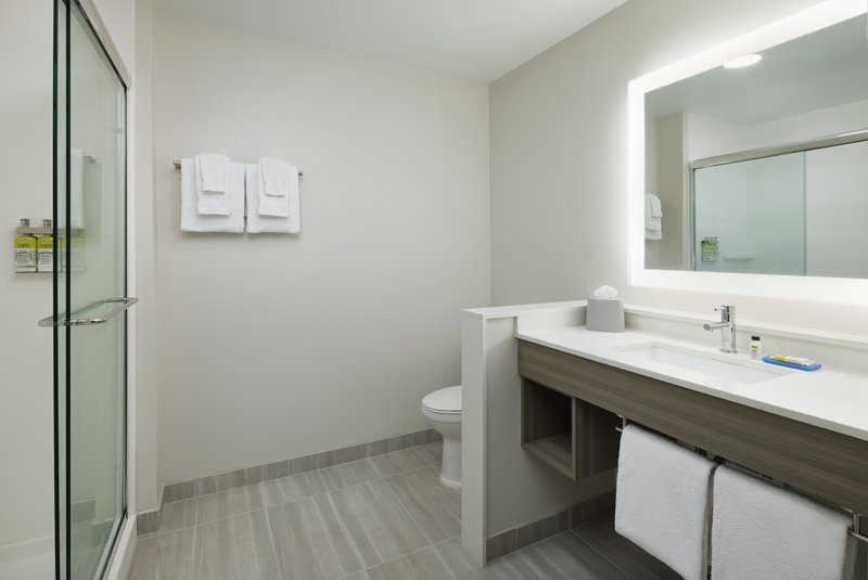 Holiday Inn Express and Suites Gulf Breeze – Pensacola Area