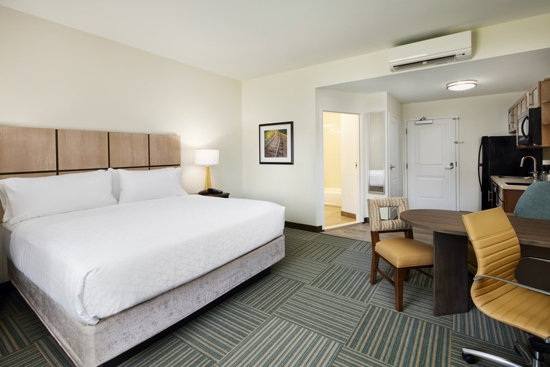 Candlewood Suites – Military East Building 10050