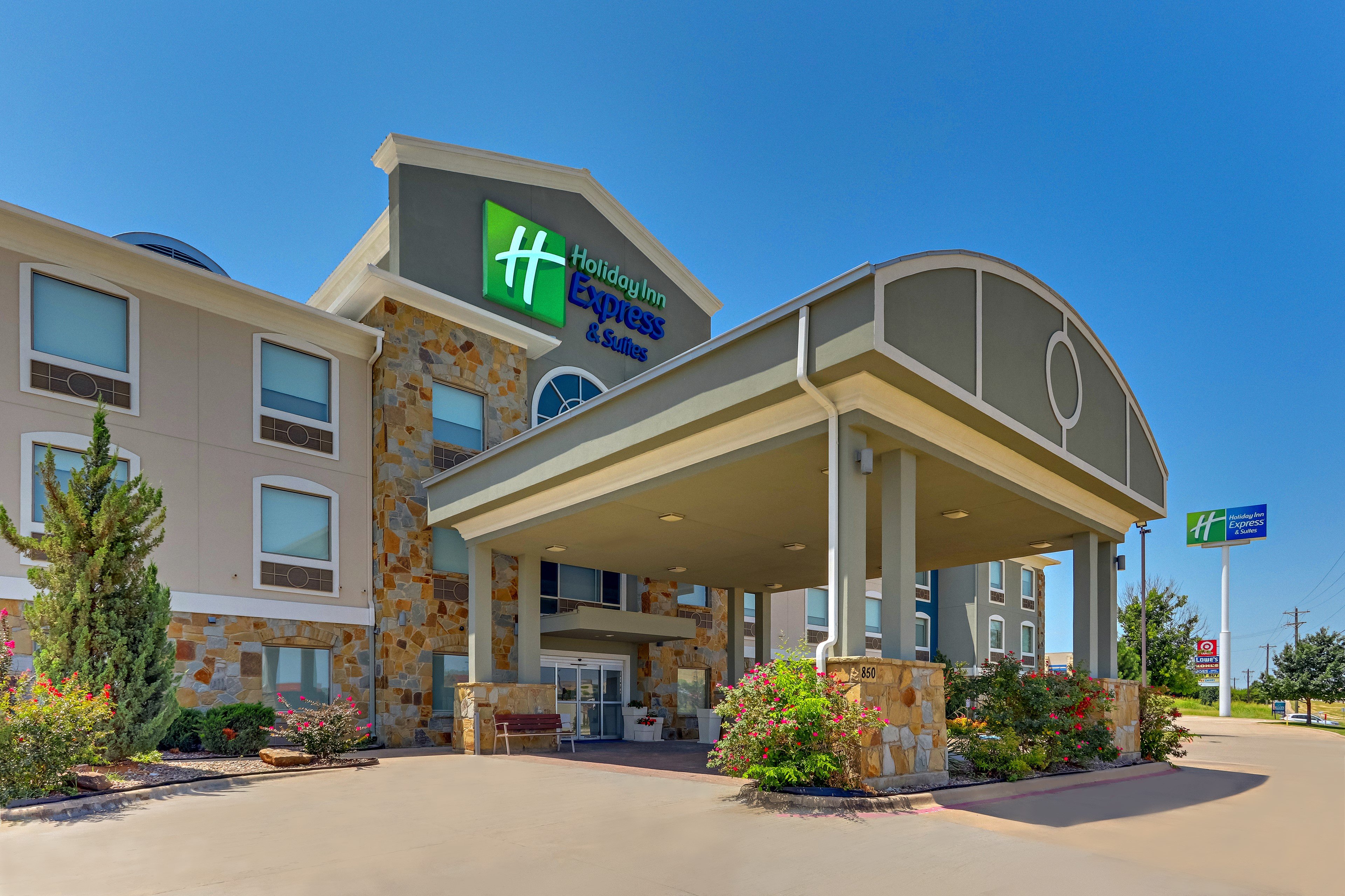 Holiday Inn Express Hotel & Suites