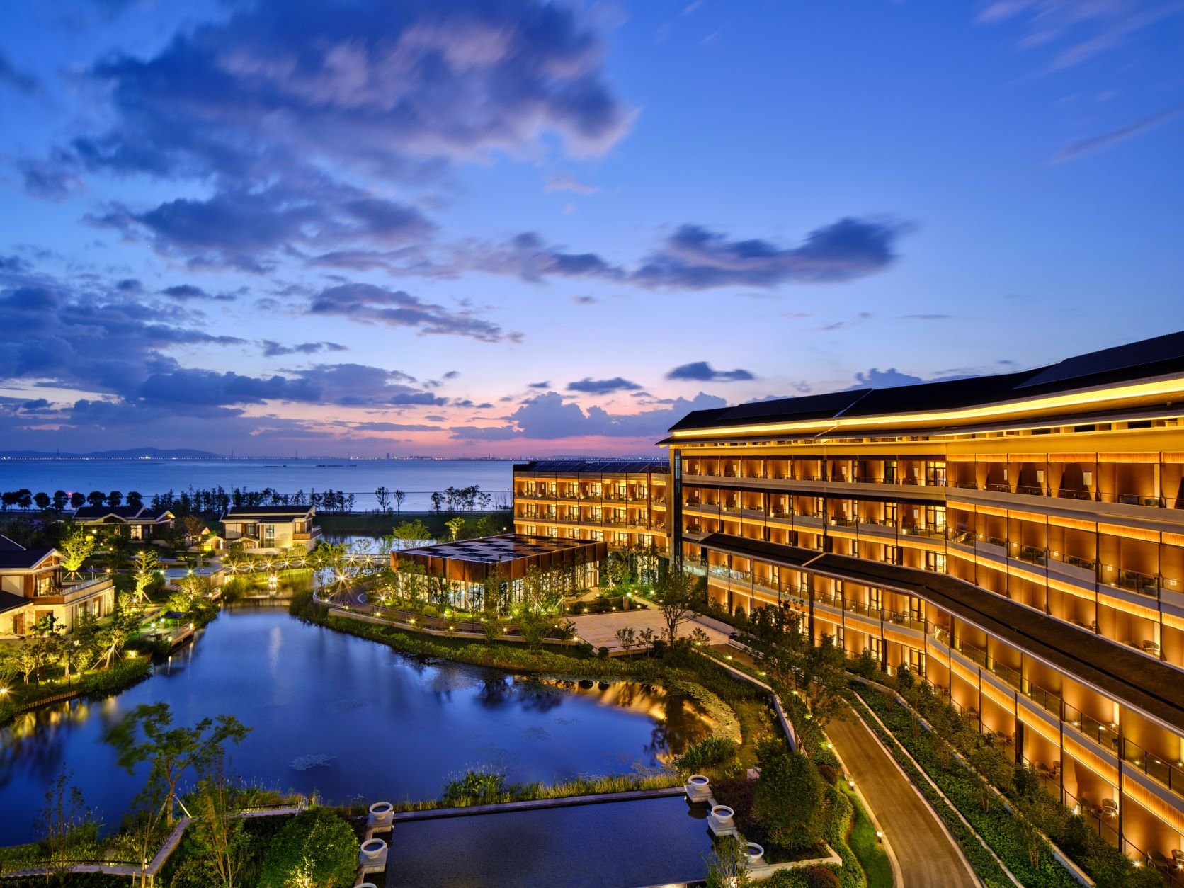 HUALUXE Bay Hot Spring Resort