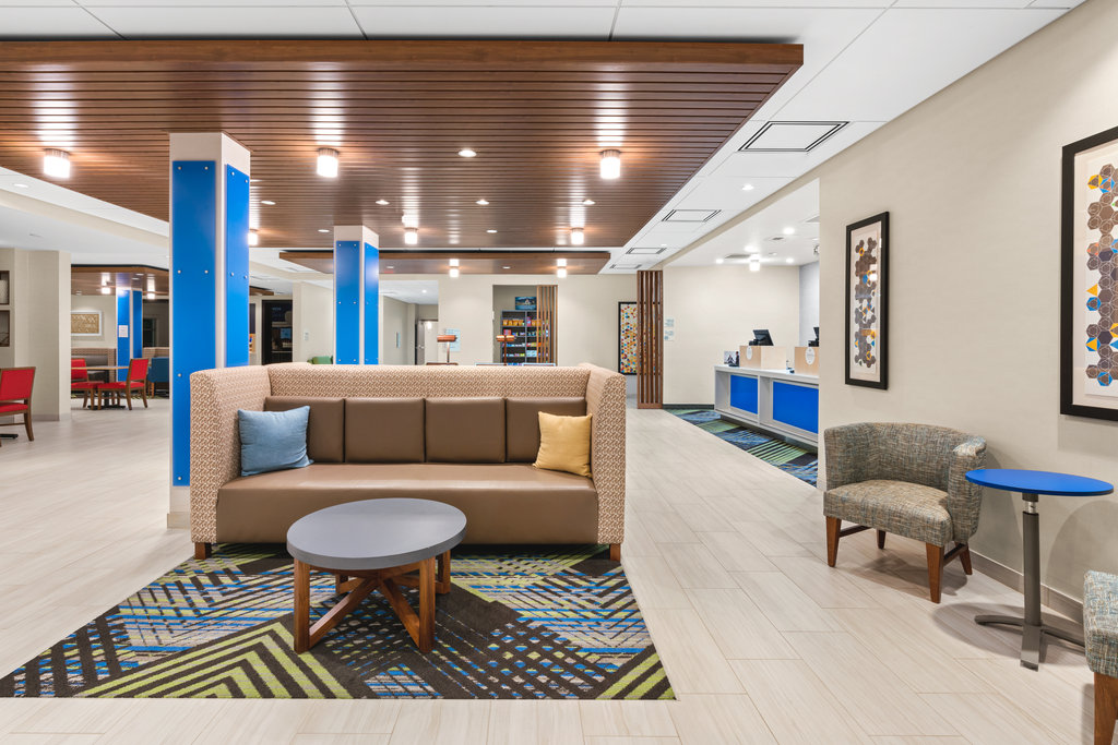 Relax and start your trip at our NorCal hotel in Suisun City.