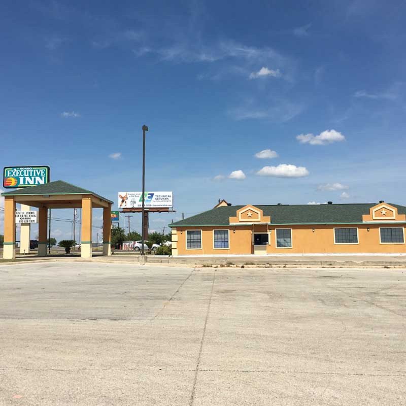 MH Executive Inn Hondo TX Property Exterior
