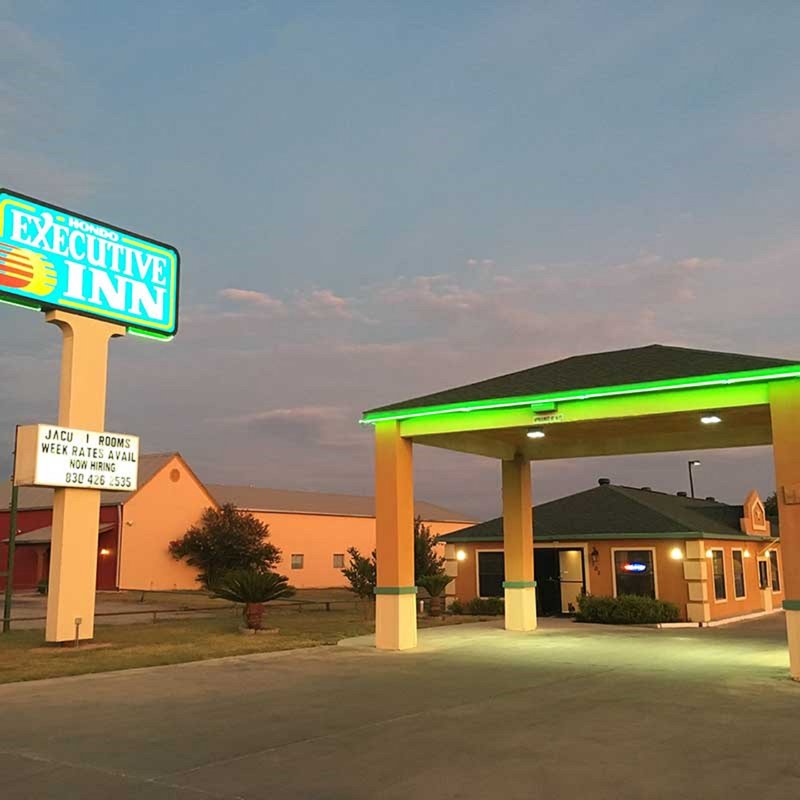 MH Executive Inn Hondo TX Property Exterior