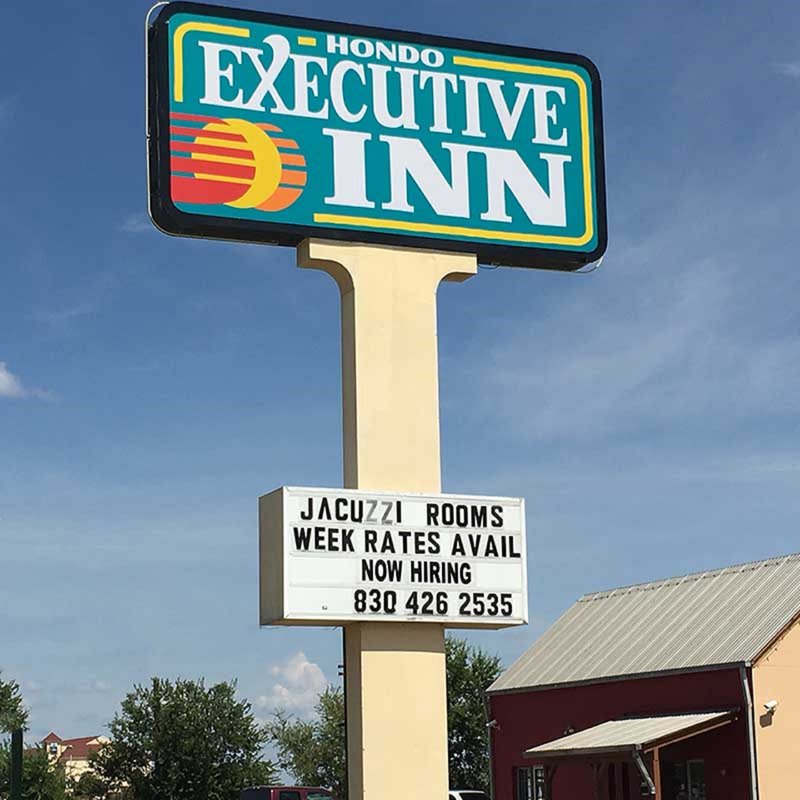 MH Executive Inn Hondo TX Property Exterior