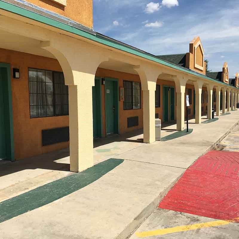 MH Executive Inn Hondo TX Property Exterior