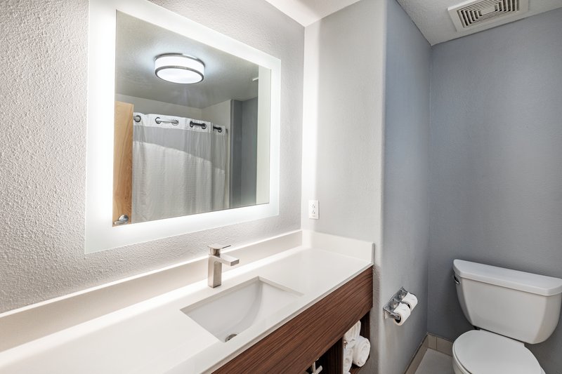 HOLIDAY INN EXP STES HUTTO