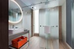 Breezy, Guest room, 1 King, Corner room