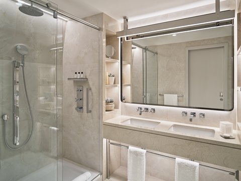 Studio Suite Bathroom