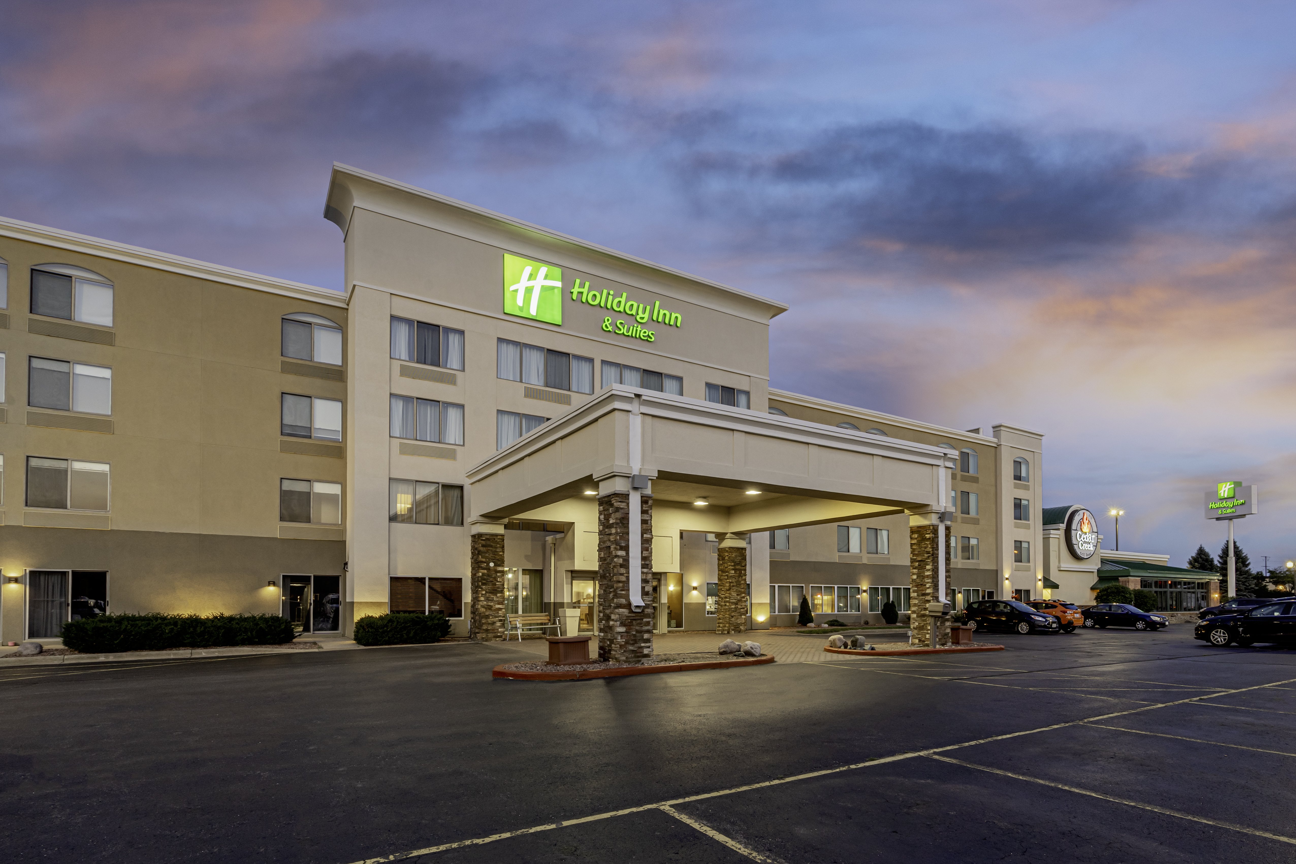 Holiday Inn & Suites