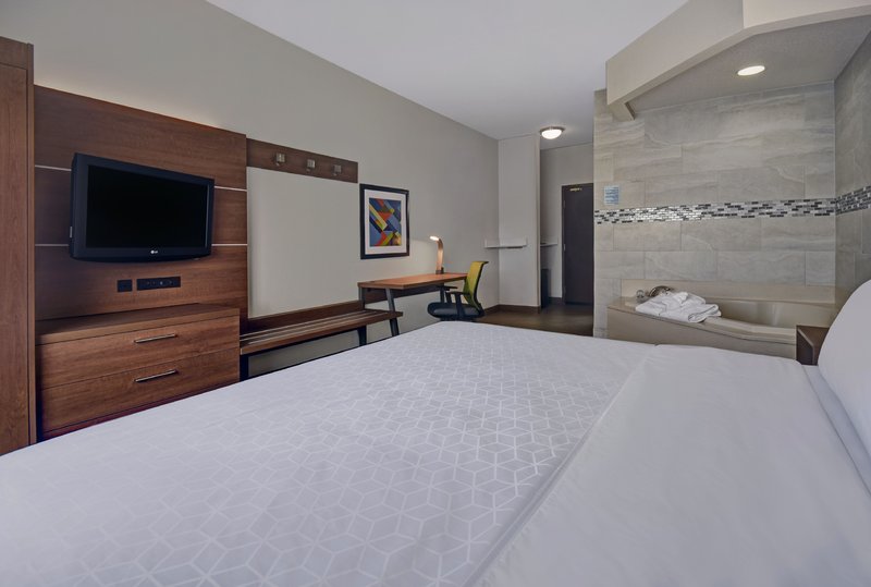 HOLIDAY INN EXPRESS MARSHALL