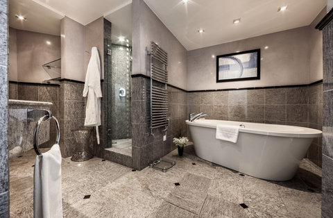 Deluxe Suite Badezimmer