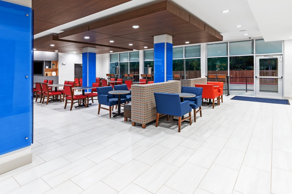 Holiday Inn Express & Suites DENTON - SANGER, Denton