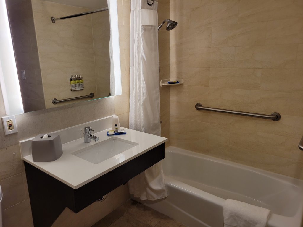 Holiday Inn Express Maspeth Room Type - 2 Double Beds Standard Mobil Access Tub
