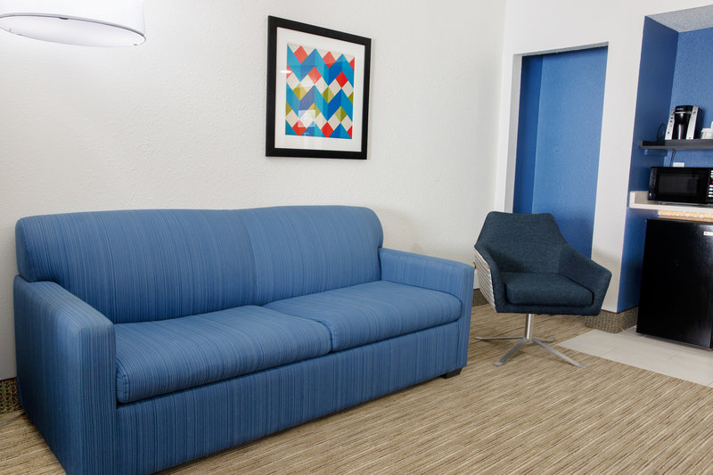 HOLIDAY INN EXPSTES HUBER HGTS