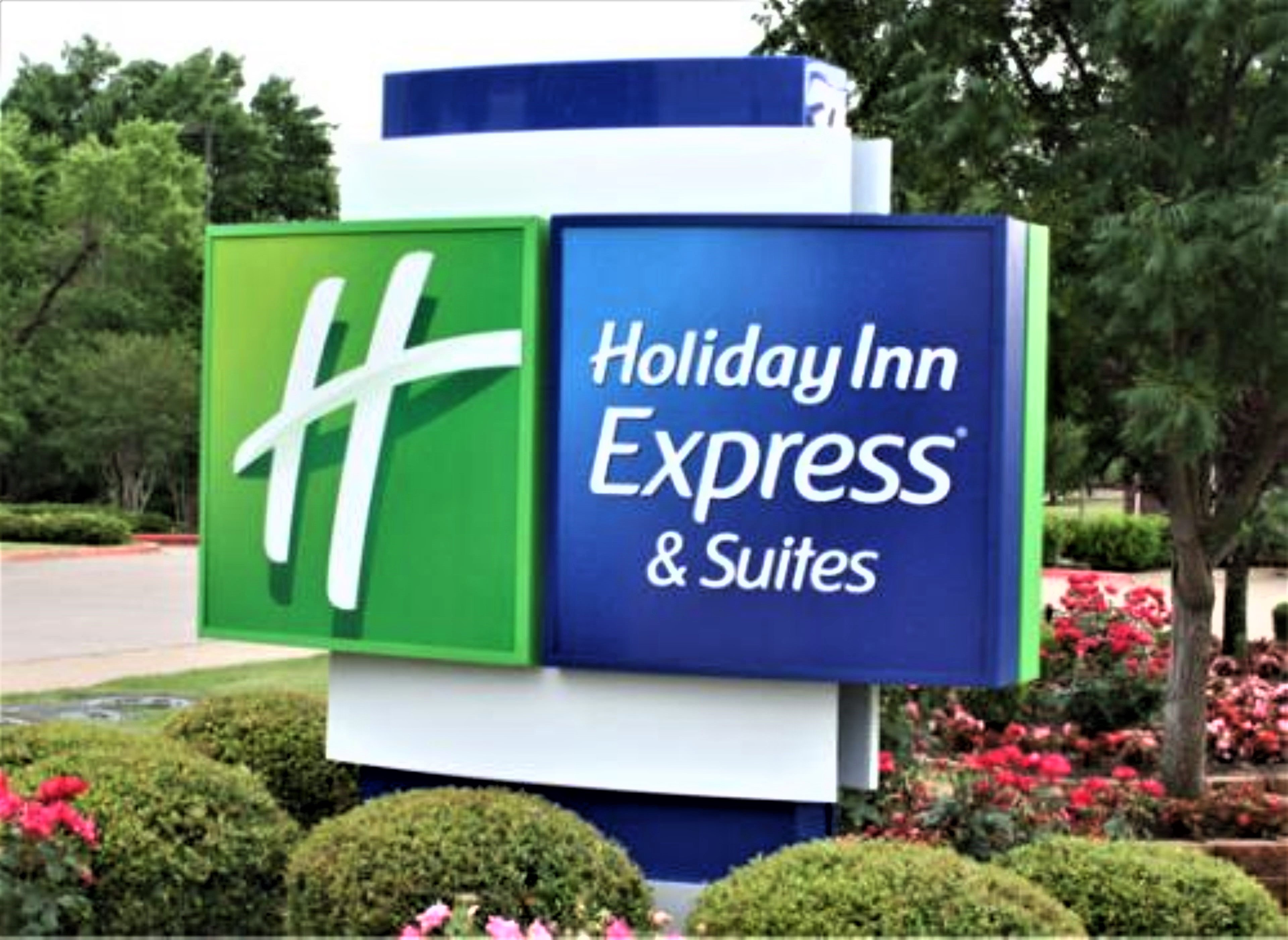 Holiday Inn Express & Suites Dearborn