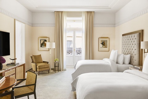 Grand Premier Room King Bed