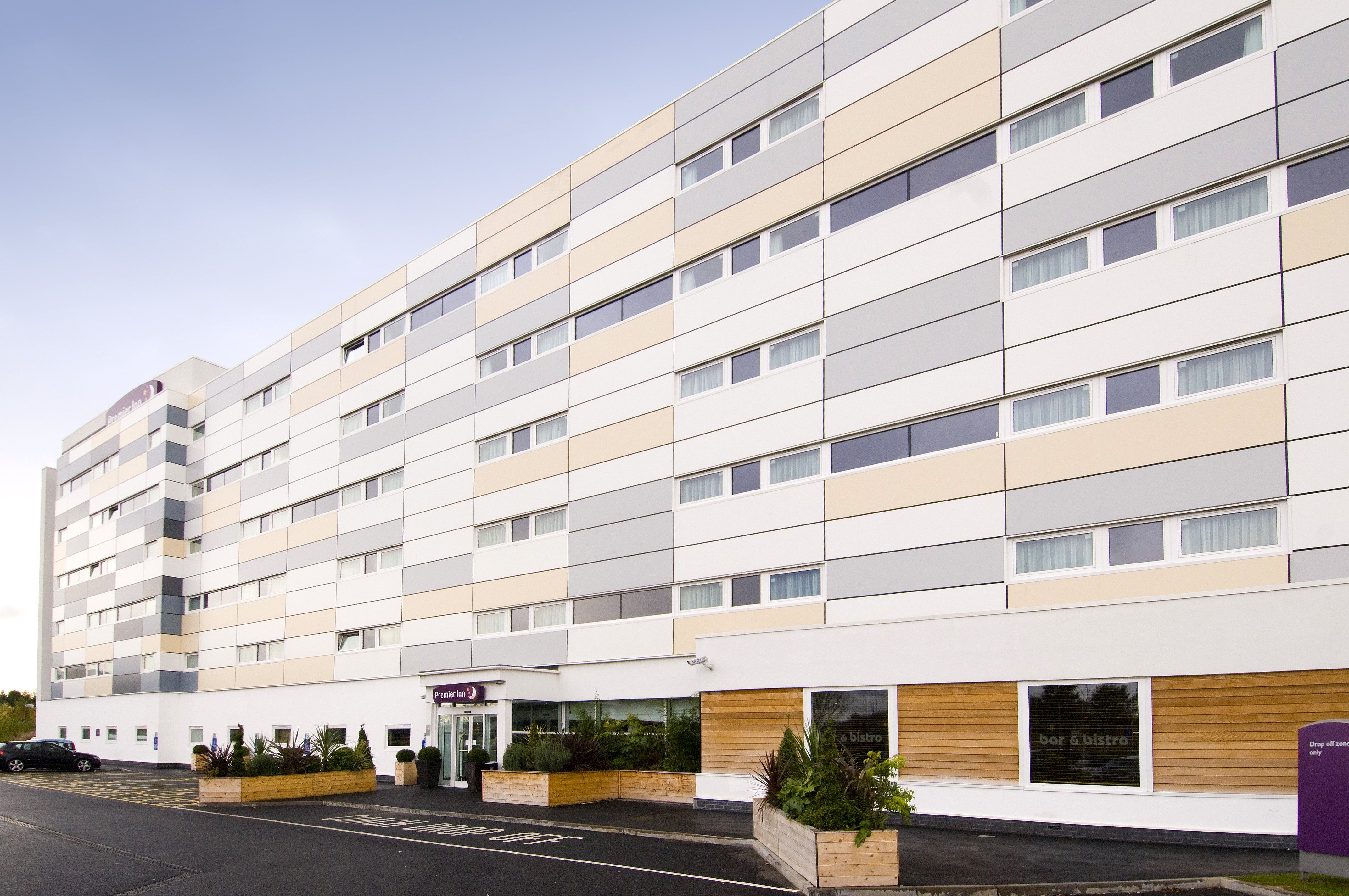 Premier Inn Manchester Airport North
